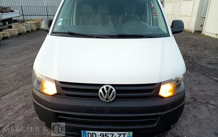 VOLKSWAGEN TRANSPORTER T5 PHASE 2 (7E) Fourgon 2.0 TDI- POUR PIECES SANS CG – PAS DE REGUL BLANC DD-957-ZT