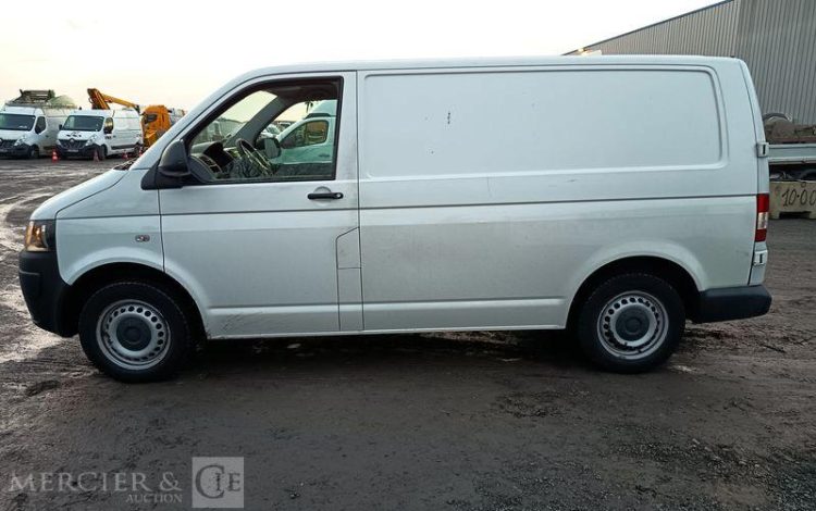 VOLKSWAGEN TRANSPORTER T5 PHASE 2 (7E) Fourgon 2.0 TDI- POUR PIECES SANS CG – PAS DE REGUL BLANC DD-957-ZT