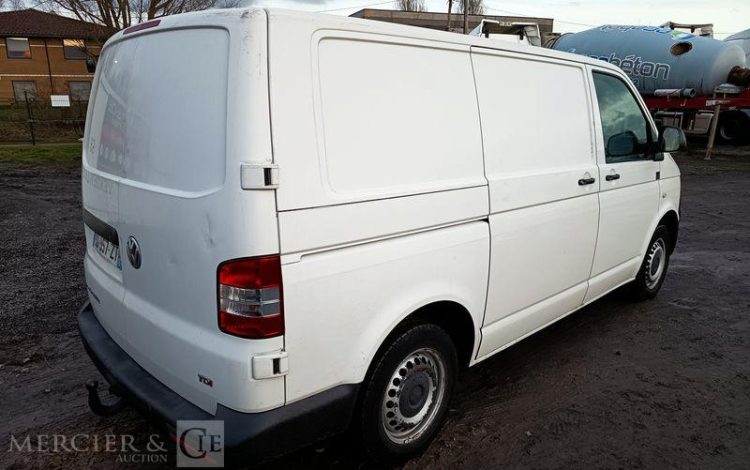 VOLKSWAGEN TRANSPORTER T5 PHASE 2 (7E) Fourgon 2.0 TDI- POUR PIECES SANS CG – PAS DE REGUL BLANC DD-957-ZT