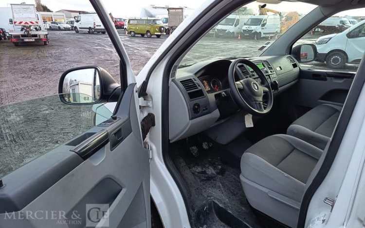 VOLKSWAGEN TRANSPORTER T5 PHASE 2 (7E) Fourgon 2.0 TDI- POUR PIECES SANS CG – PAS DE REGUL BLANC DD-957-ZT
