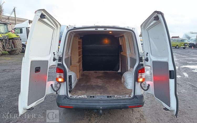 VOLKSWAGEN TRANSPORTER T5 PHASE 2 (7E) Fourgon 2.0 TDI- POUR PIECES SANS CG – PAS DE REGUL BLANC DD-957-ZT