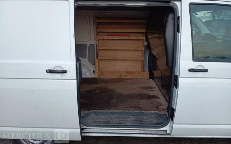 VOLKSWAGEN TRANSPORTER T5 PHASE 2 (7E) Fourgon 2.0 TDI- POUR PIECES SANS CG – PAS DE REGUL BLANC DD-957-ZT