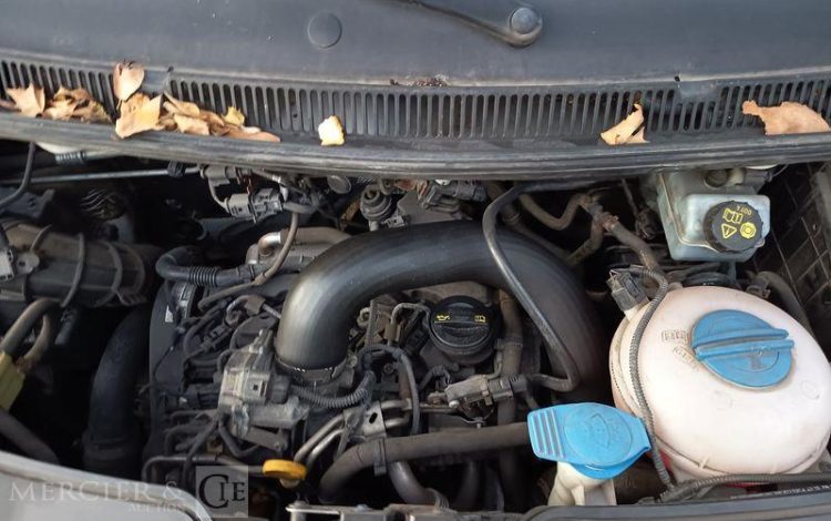 VOLKSWAGEN TRANSPORTER T5 PHASE 2 (7E) Fourgon 2.0 TDI- POUR PIECES SANS CG – PAS DE REGUL BLANC DD-957-ZT