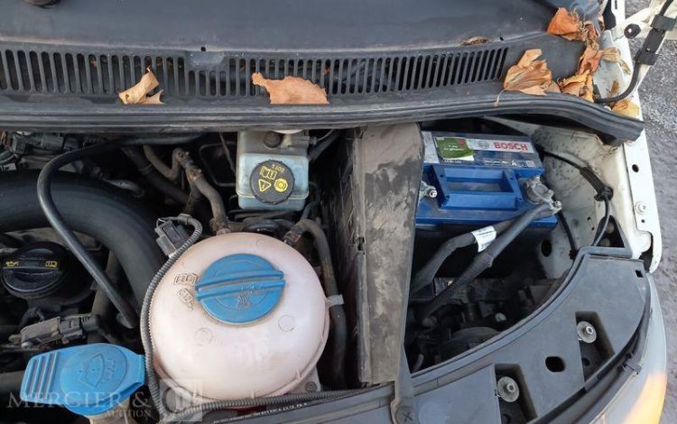 VOLKSWAGEN TRANSPORTER T5 PHASE 2 (7E) Fourgon 2.0 TDI- POUR PIECES SANS CG – PAS DE REGUL BLANC DD-957-ZT