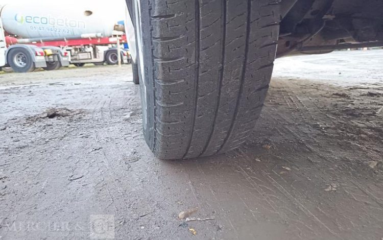 VOLKSWAGEN TRANSPORTER T5 PHASE 2 (7E) Fourgon 2.0 TDI- POUR PIECES SANS CG – PAS DE REGUL BLANC DD-957-ZT