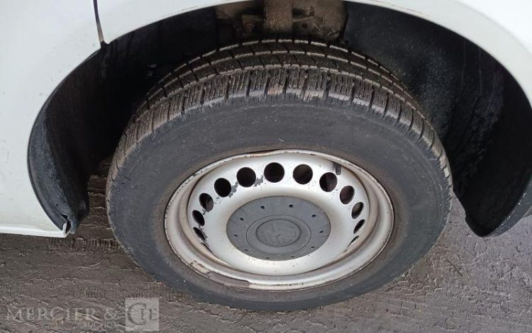 VOLKSWAGEN TRANSPORTER T5 PHASE 2 (7E) Fourgon 2.0 TDI- POUR PIECES SANS CG – PAS DE REGUL BLANC DD-957-ZT