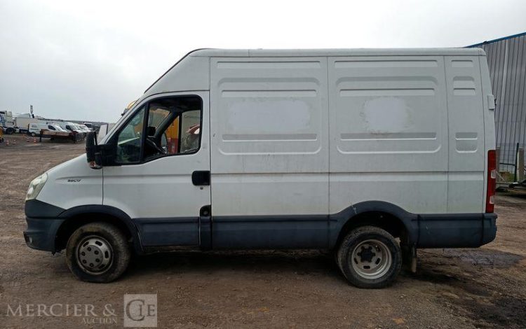 IVECO DAILY 35C17 170 CV – DIESEL – 193216 KMS – ANNEE 2014 BLANC DF-524-WJ