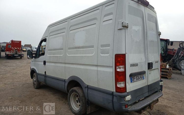IVECO DAILY 35C17 170 CV – DIESEL – 193216 KMS – ANNEE 2014 BLANC DF-524-WJ