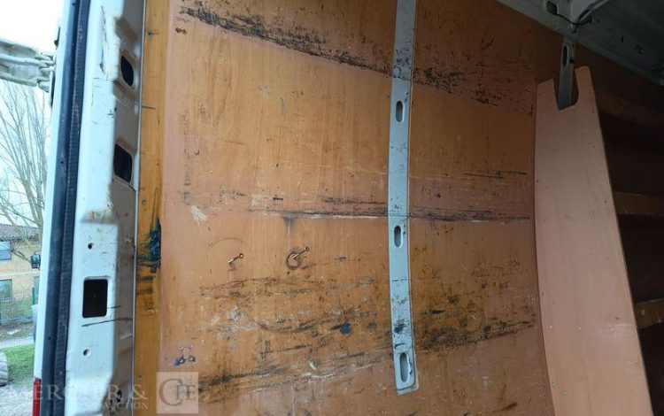 IVECO DAILY 35C17 170 CV – DIESEL – 193216 KMS – ANNEE 2014 BLANC DF-524-WJ