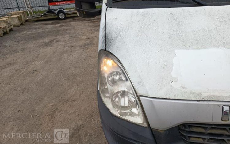 IVECO DAILY 35C17 170 CV – DIESEL – 193216 KMS – ANNEE 2014 BLANC DF-524-WJ