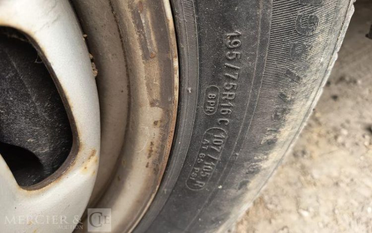 IVECO DAILY 35C17 170 CV – DIESEL – 193216 KMS – ANNEE 2014 BLANC DF-524-WJ