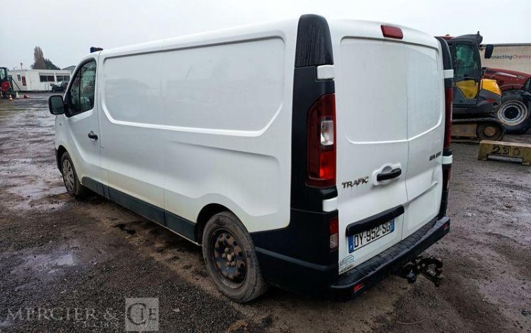 RENAULT TRAFIC III L2H1 1200 1.6 dCi 16V 115 cv – DIESEL – 102748 KMS – ANNEE 2015 BLANC DY-952-SG