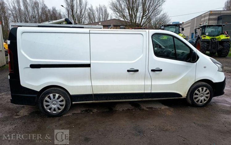 RENAULT TRAFIC III L2H1 1200 1.6 dCi 16V 115 cv – DIESEL – 102748 KMS – ANNEE 2015 BLANC DY-952-SG