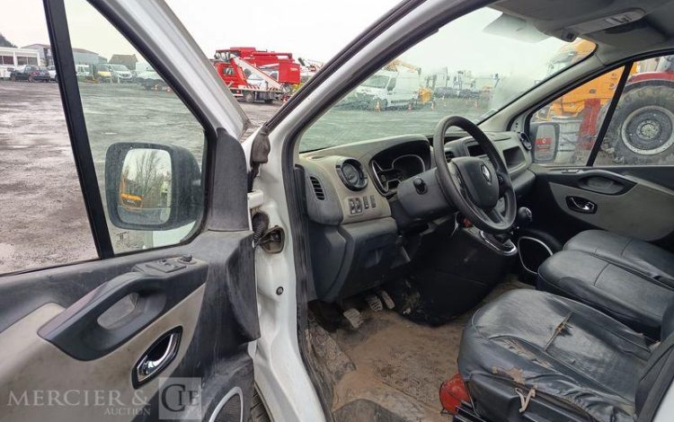 RENAULT TRAFIC III L2H1 1200 1.6 dCi 16V 115 cv – DIESEL – 102748 KMS – ANNEE 2015 BLANC DY-952-SG