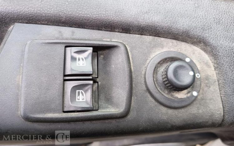 RENAULT TRAFIC III L2H1 1200 1.6 dCi 16V 115 cv – DIESEL – 102748 KMS – ANNEE 2015 BLANC DY-952-SG