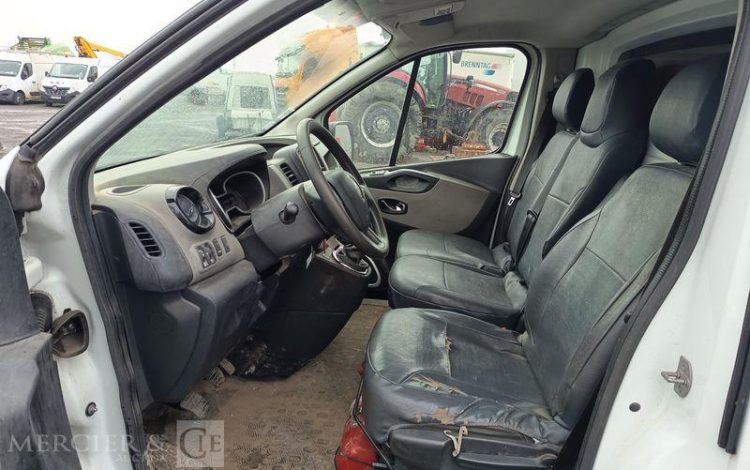 RENAULT TRAFIC III L2H1 1200 1.6 dCi 16V 115 cv – DIESEL – 102748 KMS – ANNEE 2015 BLANC DY-952-SG