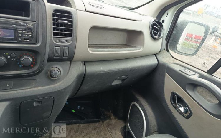 RENAULT TRAFIC III L2H1 1200 1.6 dCi 16V 115 cv – DIESEL – 102748 KMS – ANNEE 2015 BLANC DY-952-SG