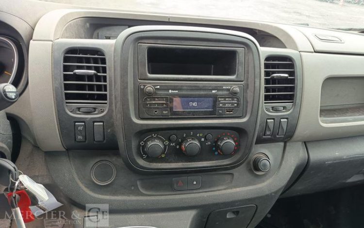 RENAULT TRAFIC III L2H1 1200 1.6 dCi 16V 115 cv – DIESEL – 102748 KMS – ANNEE 2015 BLANC DY-952-SG