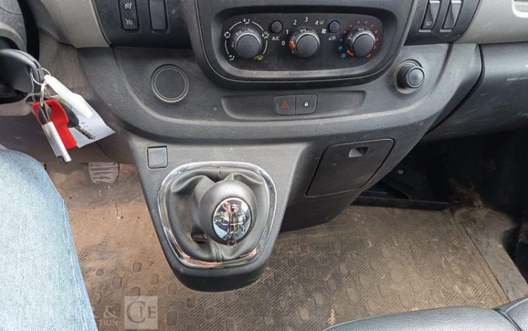 RENAULT TRAFIC III L2H1 1200 1.6 dCi 16V 115 cv – DIESEL – 102748 KMS – ANNEE 2015 BLANC DY-952-SG