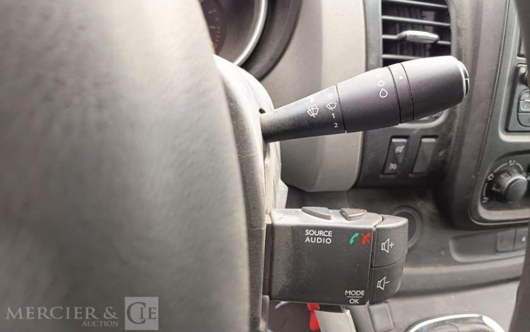 RENAULT TRAFIC III L2H1 1200 1.6 dCi 16V 115 cv – DIESEL – 102748 KMS – ANNEE 2015 BLANC DY-952-SG