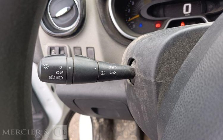 RENAULT TRAFIC III L2H1 1200 1.6 dCi 16V 115 cv – DIESEL – 102748 KMS – ANNEE 2015 BLANC DY-952-SG