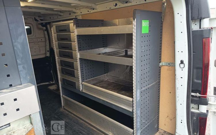 RENAULT TRAFIC III L2H1 1200 1.6 dCi 16V 115 cv – DIESEL – 102748 KMS – ANNEE 2015 BLANC DY-952-SG