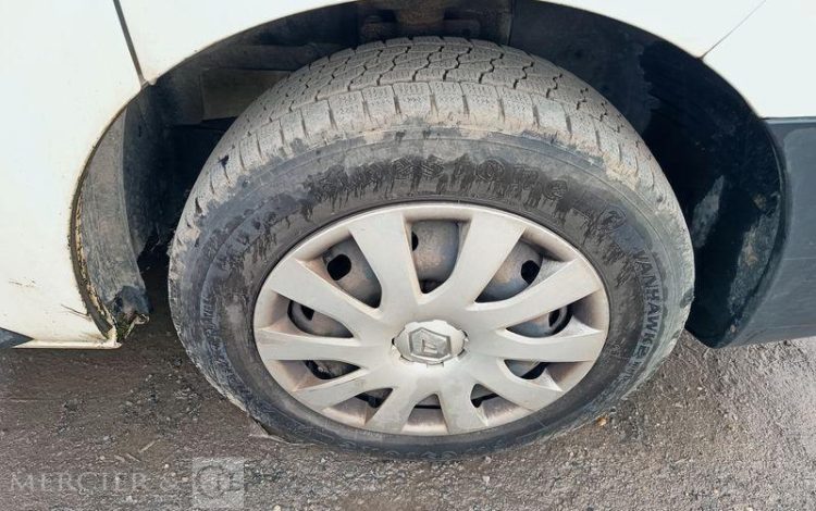 RENAULT TRAFIC III L2H1 1200 1.6 dCi 16V 115 cv – DIESEL – 102748 KMS – ANNEE 2015 BLANC DY-952-SG