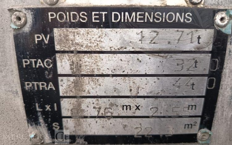 VOLVO PORTEUR FMX 410 8X4 BENNE TP CALORIFUGEE – DIESEL – 368131 KMS – ANNEE 2016 BLANC EB-123-LM