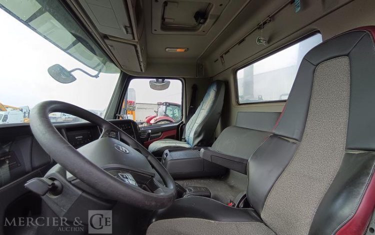 VOLVO PORTEUR FMX 410 8X4 BENNE TP CALORIFUGEE – DIESEL – 368131 KMS – ANNEE 2016 BLANC EB-123-LM