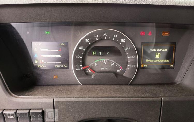 VOLVO PORTEUR FMX 410 8X4 BENNE TP CALORIFUGEE – DIESEL – 368131 KMS – ANNEE 2016 BLANC EB-123-LM