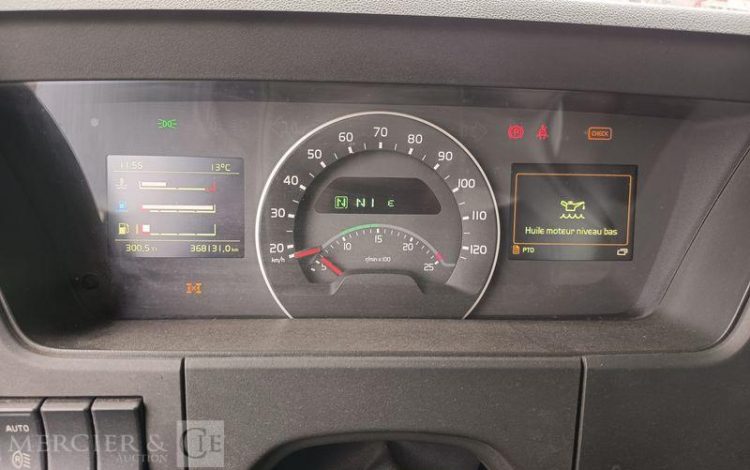 VOLVO PORTEUR FMX 410 8X4 BENNE TP CALORIFUGEE – DIESEL – 368131 KMS – ANNEE 2016 BLANC EB-123-LM