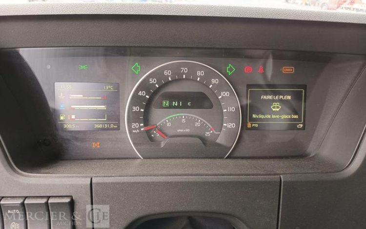 VOLVO PORTEUR FMX 410 8X4 BENNE TP CALORIFUGEE – DIESEL – 368131 KMS – ANNEE 2016 BLANC EB-123-LM