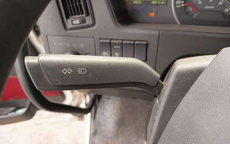 VOLVO PORTEUR FMX 410 8X4 BENNE TP CALORIFUGEE – DIESEL – 368131 KMS – ANNEE 2016 BLANC EB-123-LM