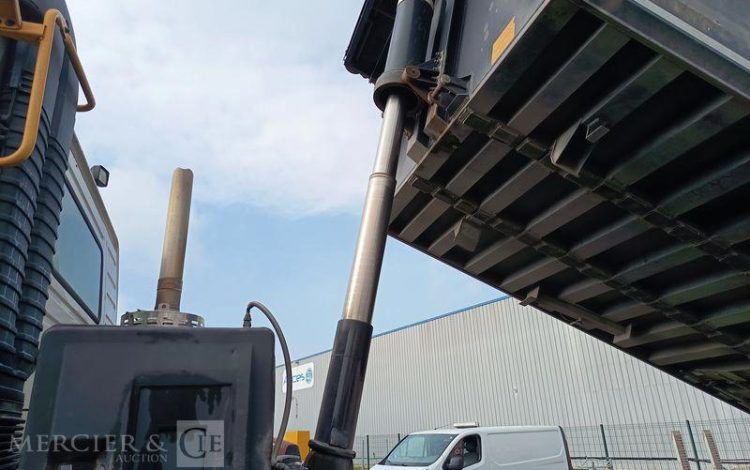 VOLVO PORTEUR FMX 410 8X4 BENNE TP CALORIFUGEE – DIESEL – 368131 KMS – ANNEE 2016 BLANC EB-123-LM