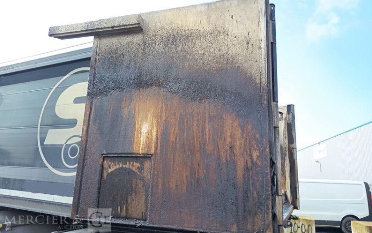 VOLVO PORTEUR FMX 410 8X4 BENNE TP CALORIFUGEE – DIESEL – 368131 KMS – ANNEE 2016 BLANC EB-123-LM