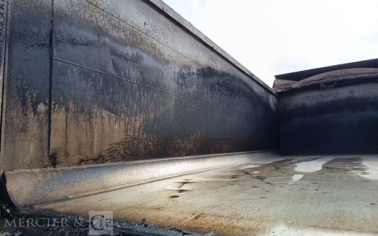 VOLVO PORTEUR FMX 410 8X4 BENNE TP CALORIFUGEE – DIESEL – 368131 KMS – ANNEE 2016 BLANC EB-123-LM