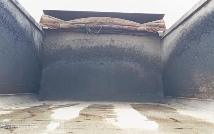 VOLVO PORTEUR FMX 410 8X4 BENNE TP CALORIFUGEE – DIESEL – 368131 KMS – ANNEE 2016 BLANC EB-123-LM