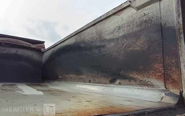 VOLVO PORTEUR FMX 410 8X4 BENNE TP CALORIFUGEE – DIESEL – 368131 KMS – ANNEE 2016 BLANC EB-123-LM