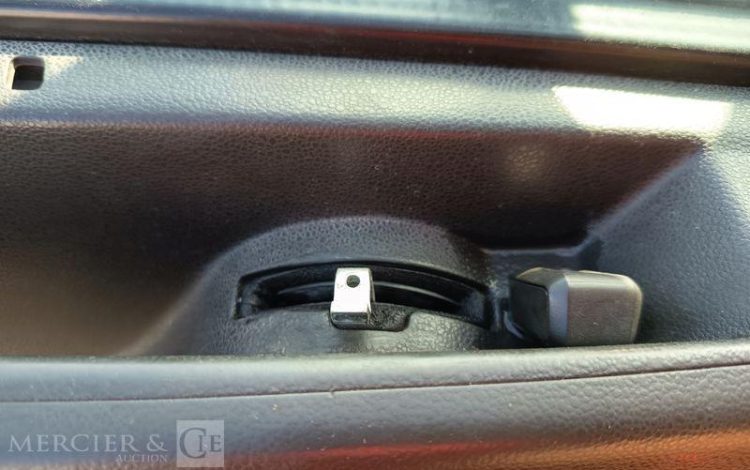 VOLVO PORTEUR FMX 410 8X4 BENNE TP CALORIFUGEE – DIESEL – 368131 KMS – ANNEE 2016 BLANC EB-123-LM