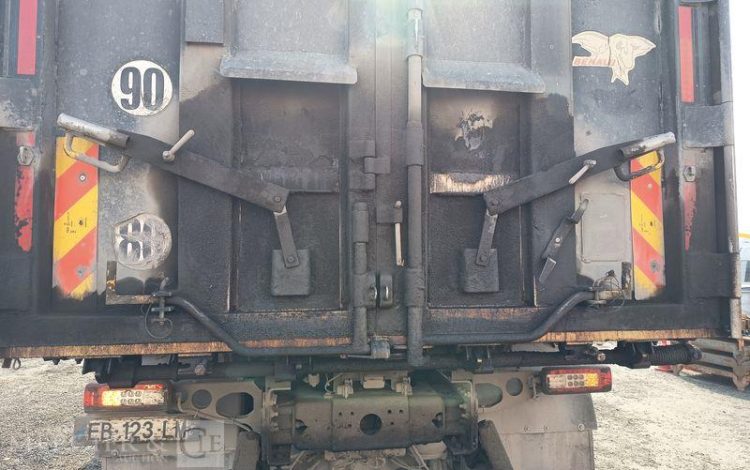 VOLVO PORTEUR FMX 410 8X4 BENNE TP CALORIFUGEE – DIESEL – 368131 KMS – ANNEE 2016 BLANC EB-123-LM