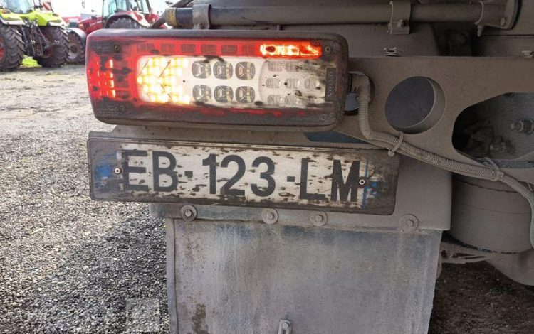 VOLVO PORTEUR FMX 410 8X4 BENNE TP CALORIFUGEE – DIESEL – 368131 KMS – ANNEE 2016 BLANC EB-123-LM