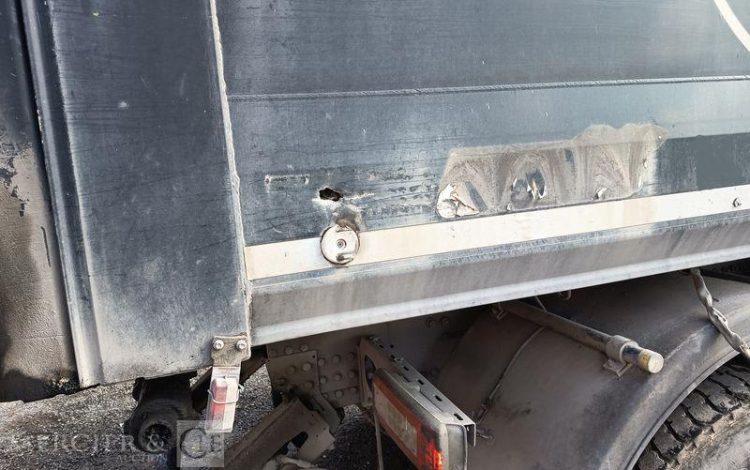 VOLVO PORTEUR FMX 410 8X4 BENNE TP CALORIFUGEE – DIESEL – 368131 KMS – ANNEE 2016 BLANC EB-123-LM