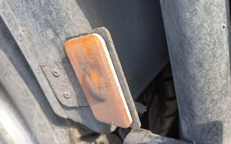 VOLVO PORTEUR FMX 410 8X4 BENNE TP CALORIFUGEE – DIESEL – 368131 KMS – ANNEE 2016 BLANC EB-123-LM