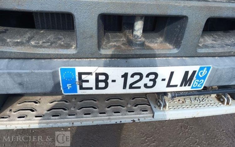 VOLVO PORTEUR FMX 410 8X4 BENNE TP CALORIFUGEE – DIESEL – 368131 KMS – ANNEE 2016 BLANC EB-123-LM