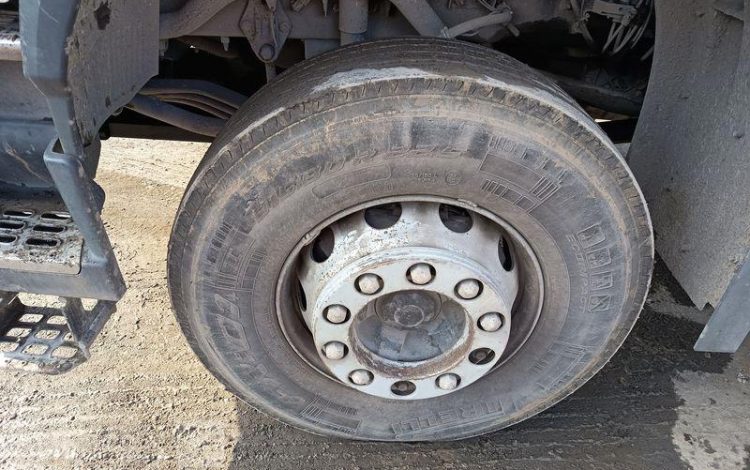 VOLVO PORTEUR FMX 410 8X4 BENNE TP CALORIFUGEE – DIESEL – 368131 KMS – ANNEE 2016 BLANC EB-123-LM