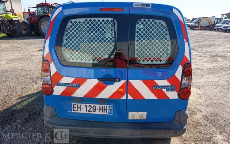 PEUGEOT PARTNER Utilitaire Phase 2 L1 850kg 1.6 Blue HDi FAP  S&S 99 cv – ANNEE 2016 BLEU EH-129-HH