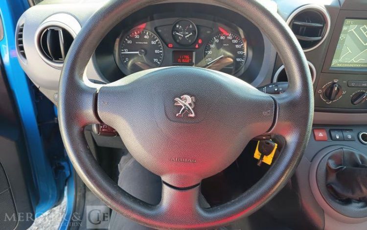 PEUGEOT PARTNER Utilitaire Phase 2 L1 850kg 1.6 Blue HDi FAP  S&S 99 cv – ANNEE 2016 BLEU EH-129-HH