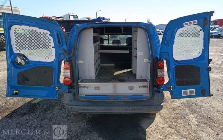 PEUGEOT PARTNER Utilitaire Phase 2 L1 850kg 1.6 Blue HDi FAP  S&S 99 cv – ANNEE 2016 BLEU EH-129-HH