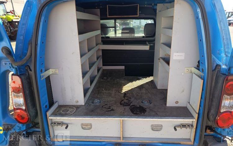 PEUGEOT PARTNER Utilitaire Phase 2 L1 850kg 1.6 Blue HDi FAP  S&S 99 cv – ANNEE 2016 BLEU EH-129-HH