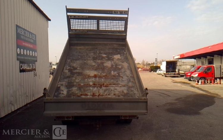 FORD TRANSIT BENNE DOUBLE CABINE ROUGE EH-208-BR